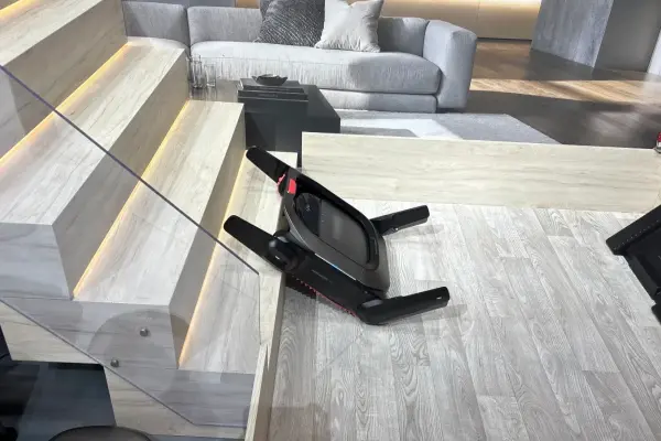 Máy hút bụi robot leo cầu thang của Eufy có thể cuối cùng thuyết phục tôi mua một cái